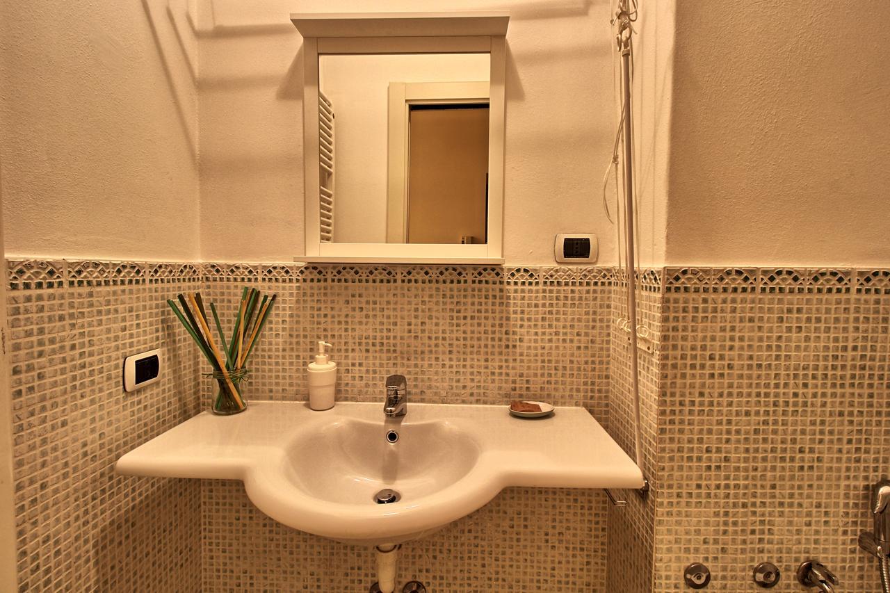 Ancient Courtyard Bonanomi 2 Bedroom Apartment Como Exterior foto